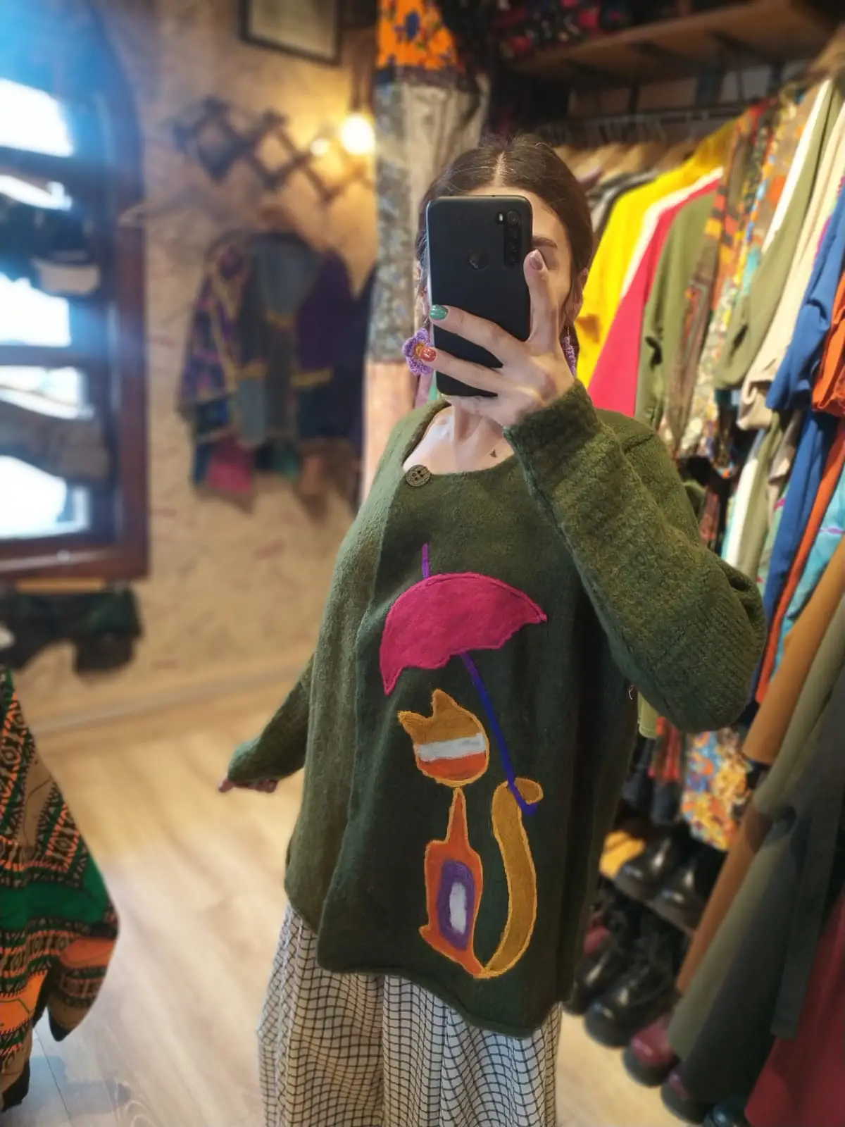 Keçe şemsiyeli kedi işlemeli ceket kazak