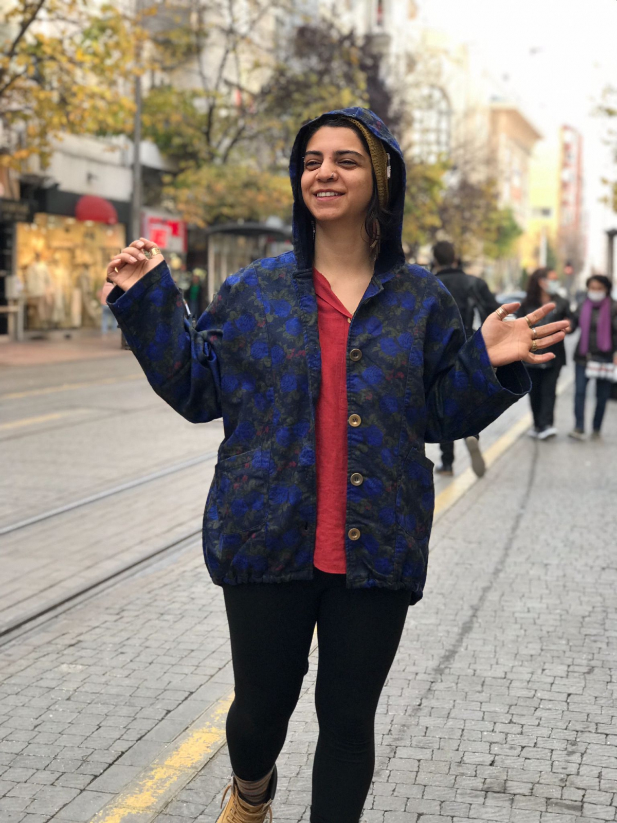 ÇİÇEKLİ KAPŞONLU CEKET