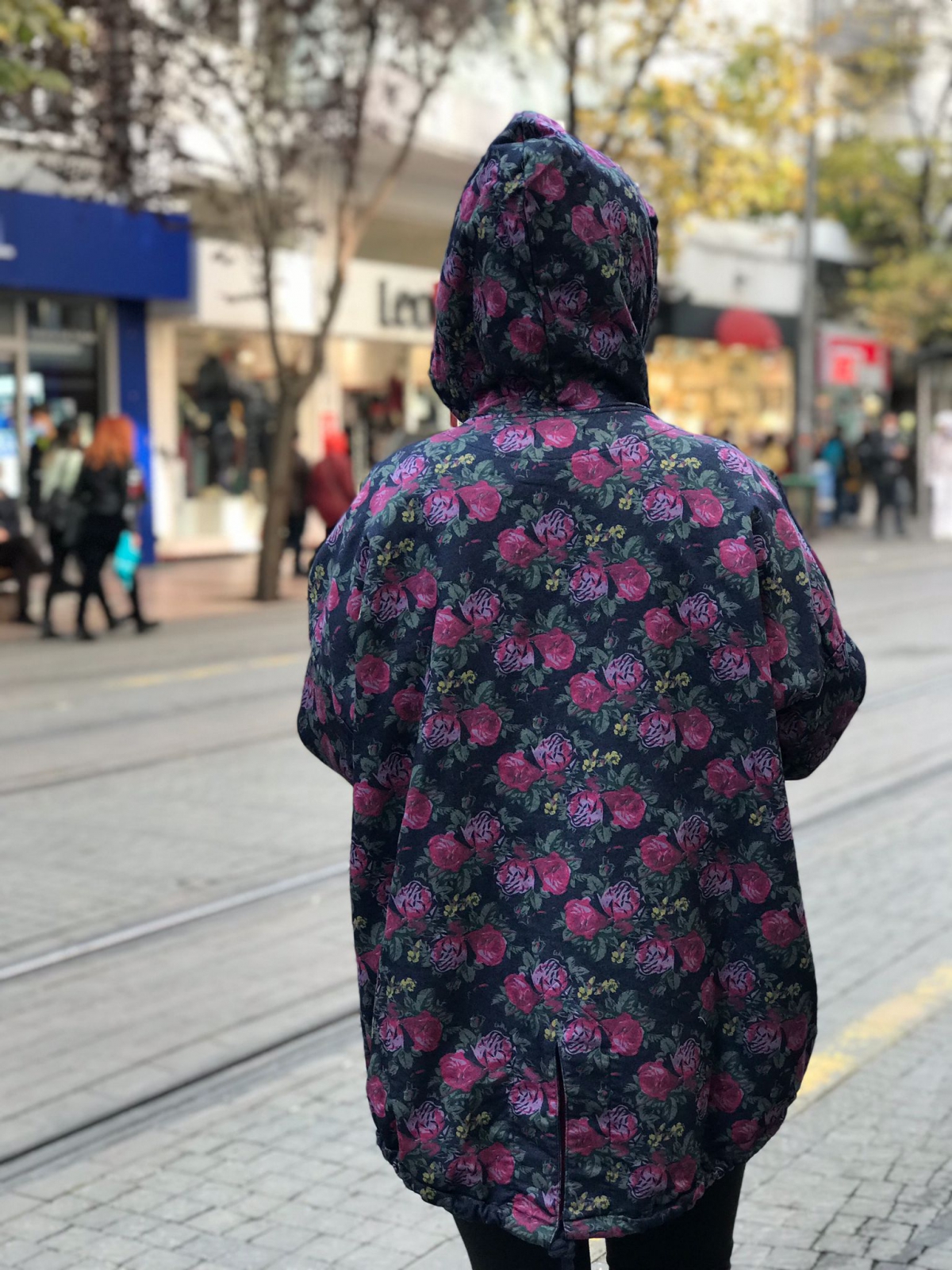 ÇİÇEKLİ KAPŞONLU CEKET