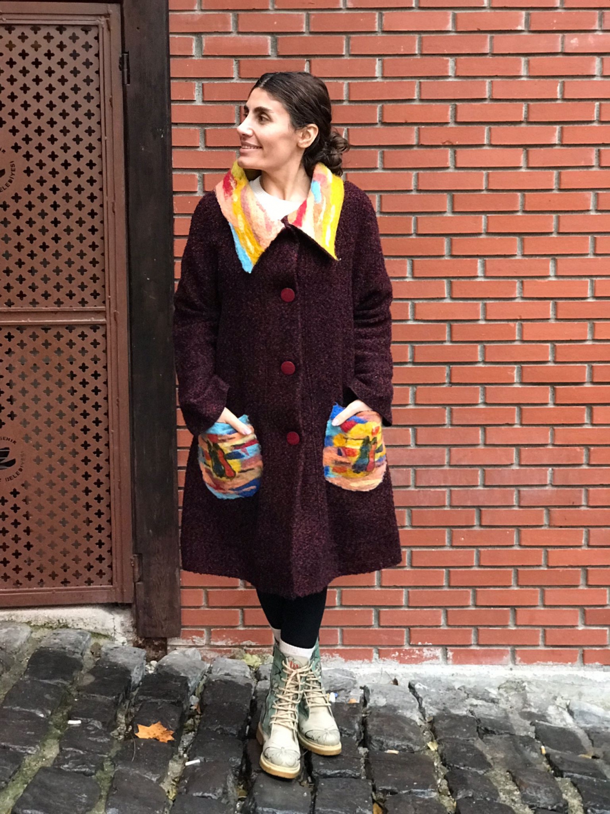 Keçe detaylı yakalı kaban