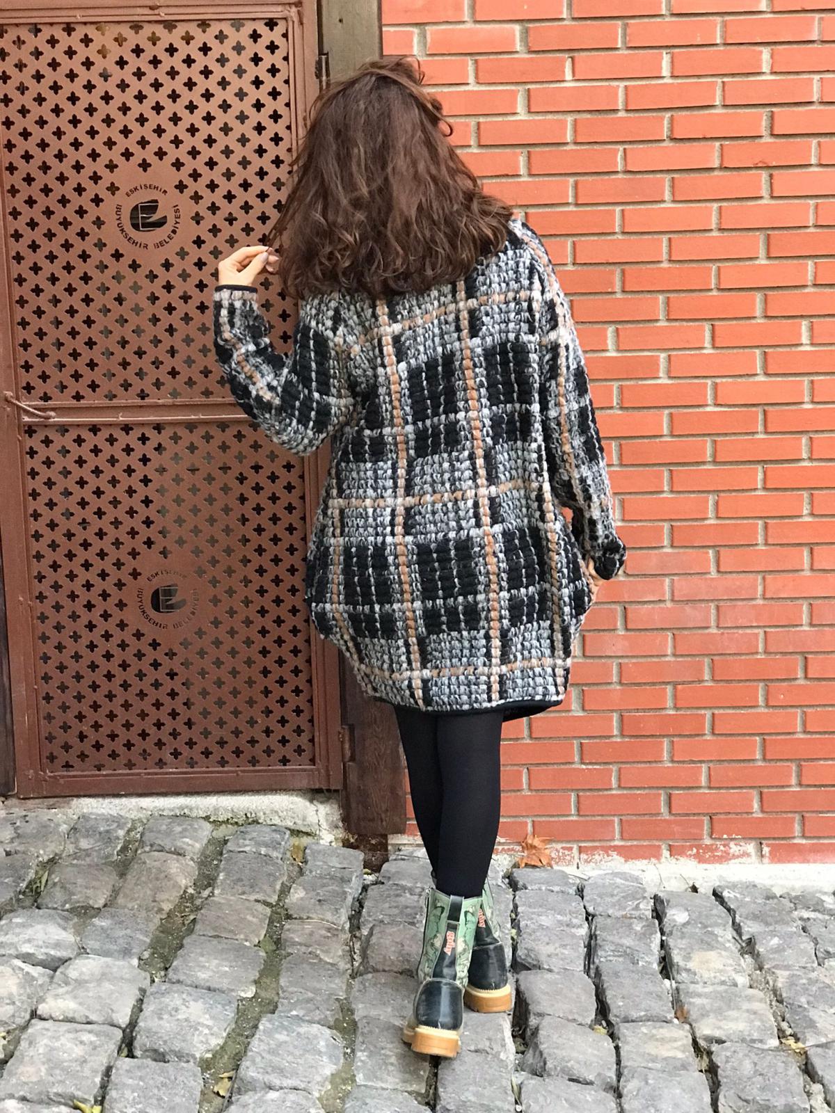 KEÇE DÜĞMELİ KABAN