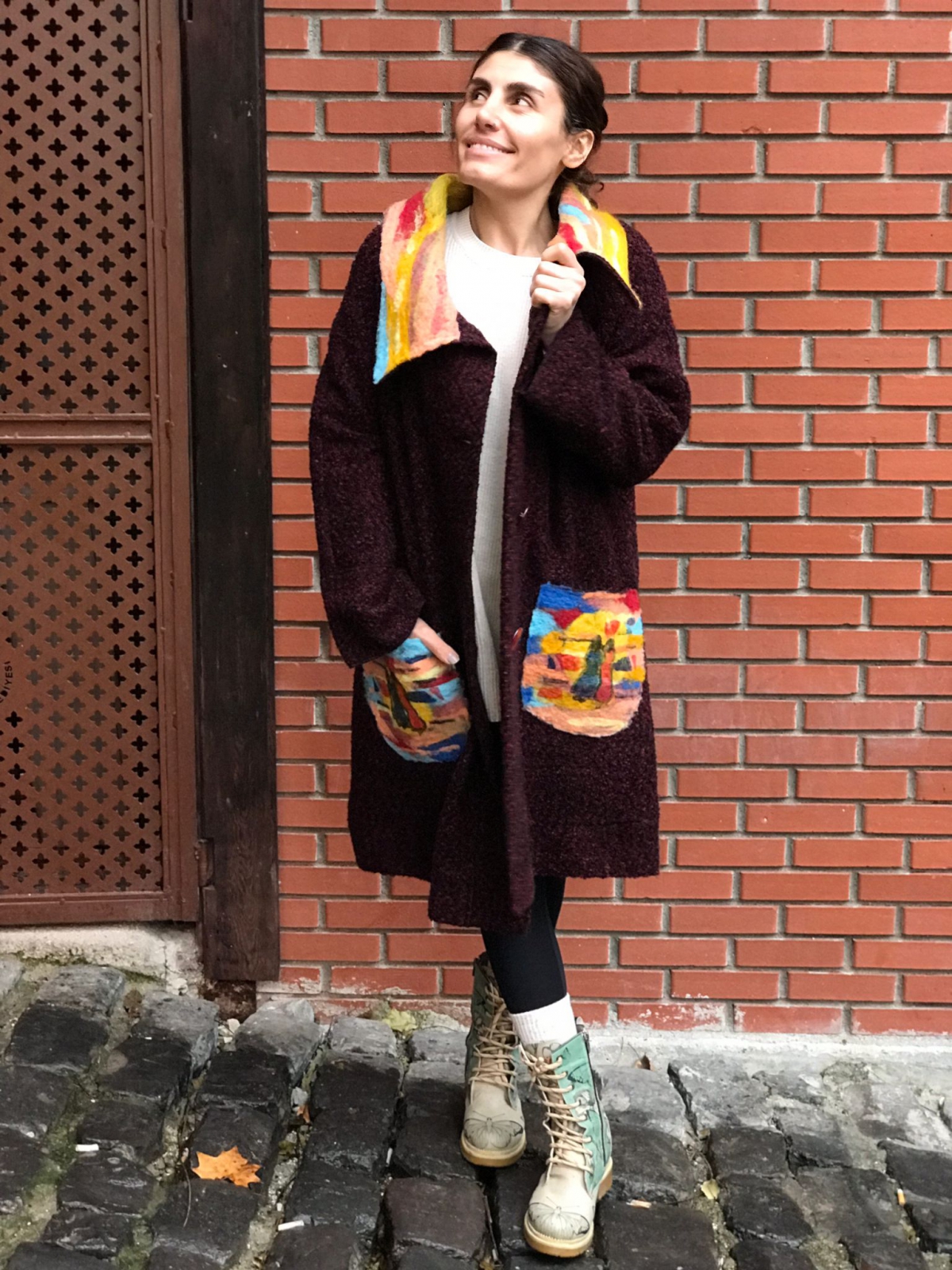 Keçe detaylı yakalı kaban