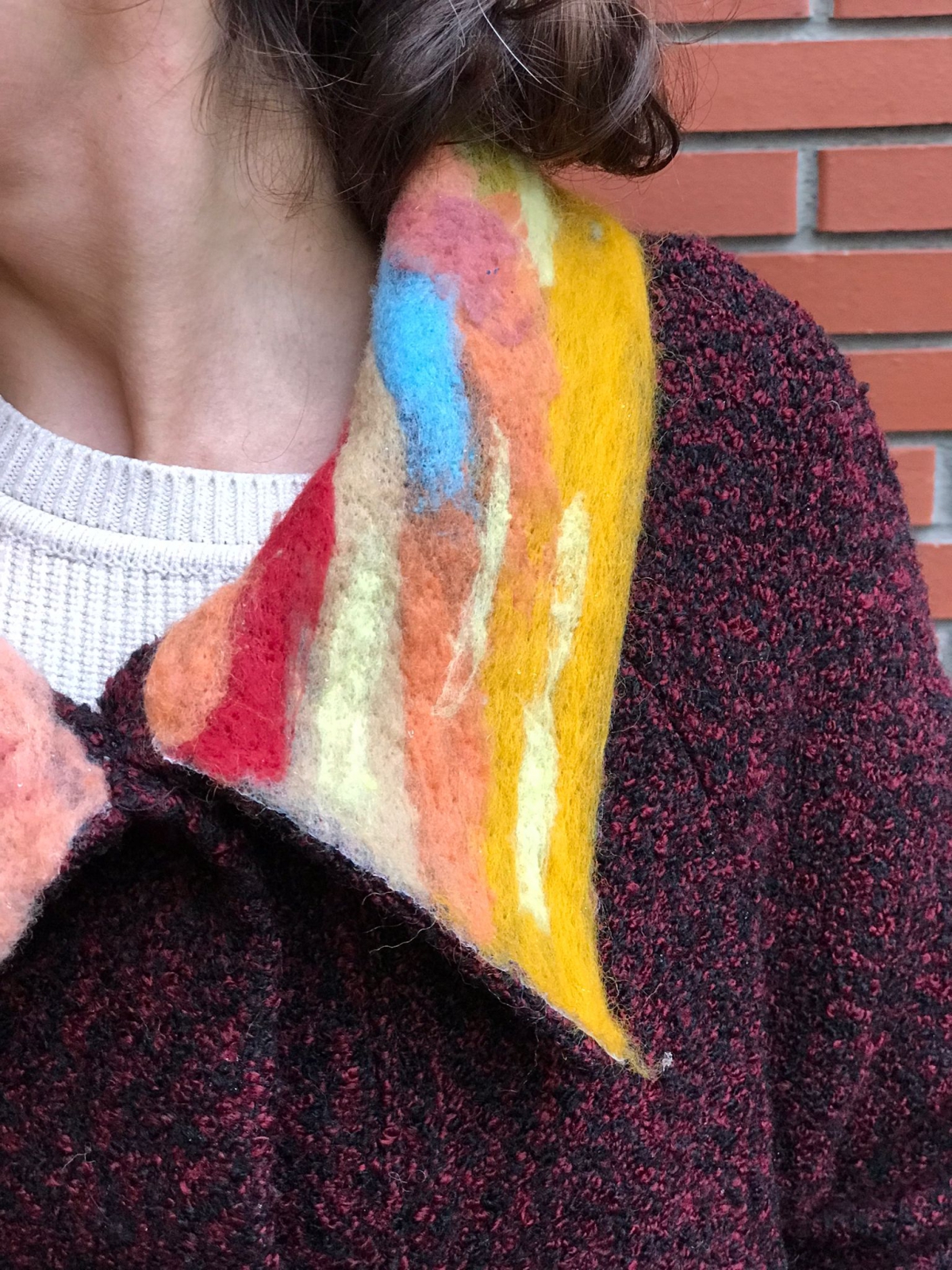 Keçe detaylı yakalı kaban