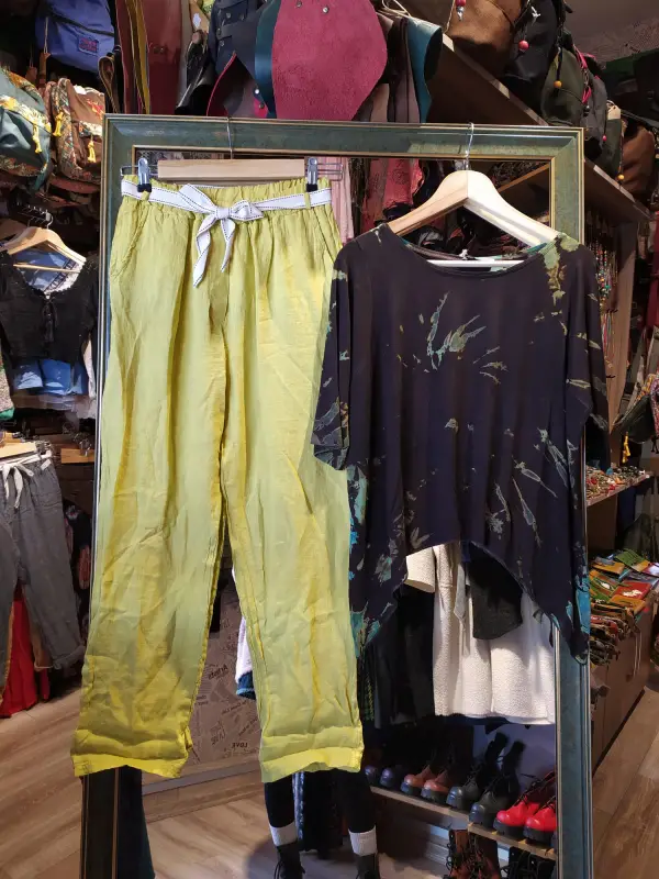 Keten Havuç Pantolon Ve Batik Bluz Kombin