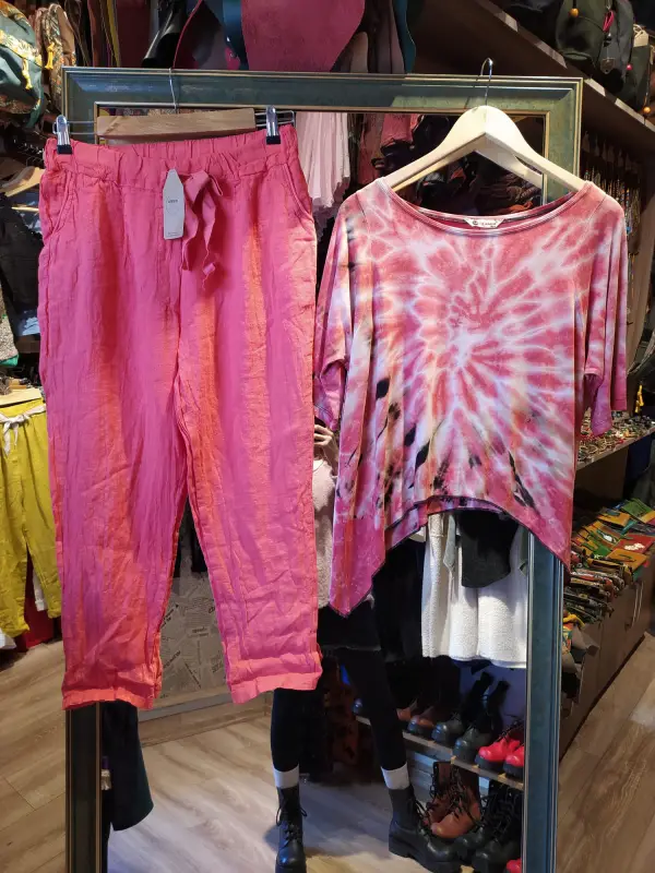 Keten Havuç Pantolon Ve Batik Bluz Kombin
