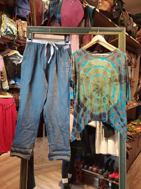 Keten Havuç Pantolon Ve Batik Bluz Kombin