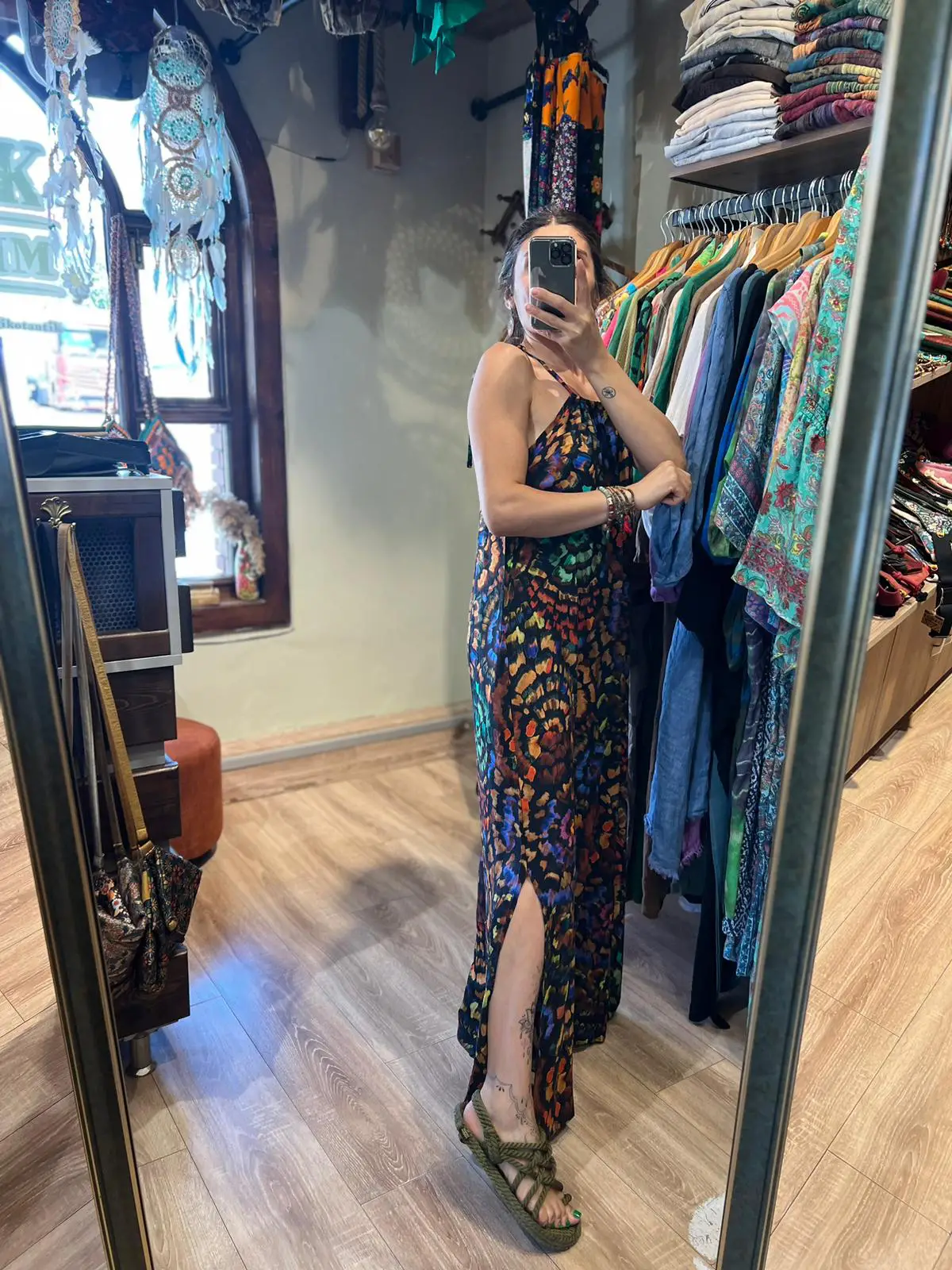 Desenli Yan Yırtmaç Elbise