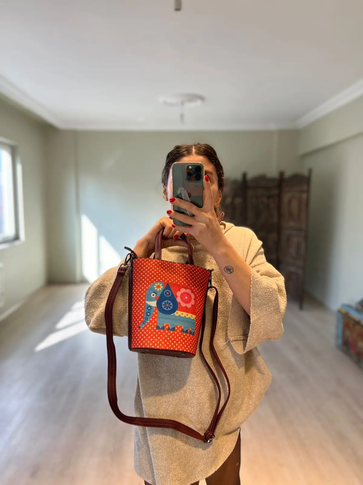 Tasarım Lili Kol Çantası