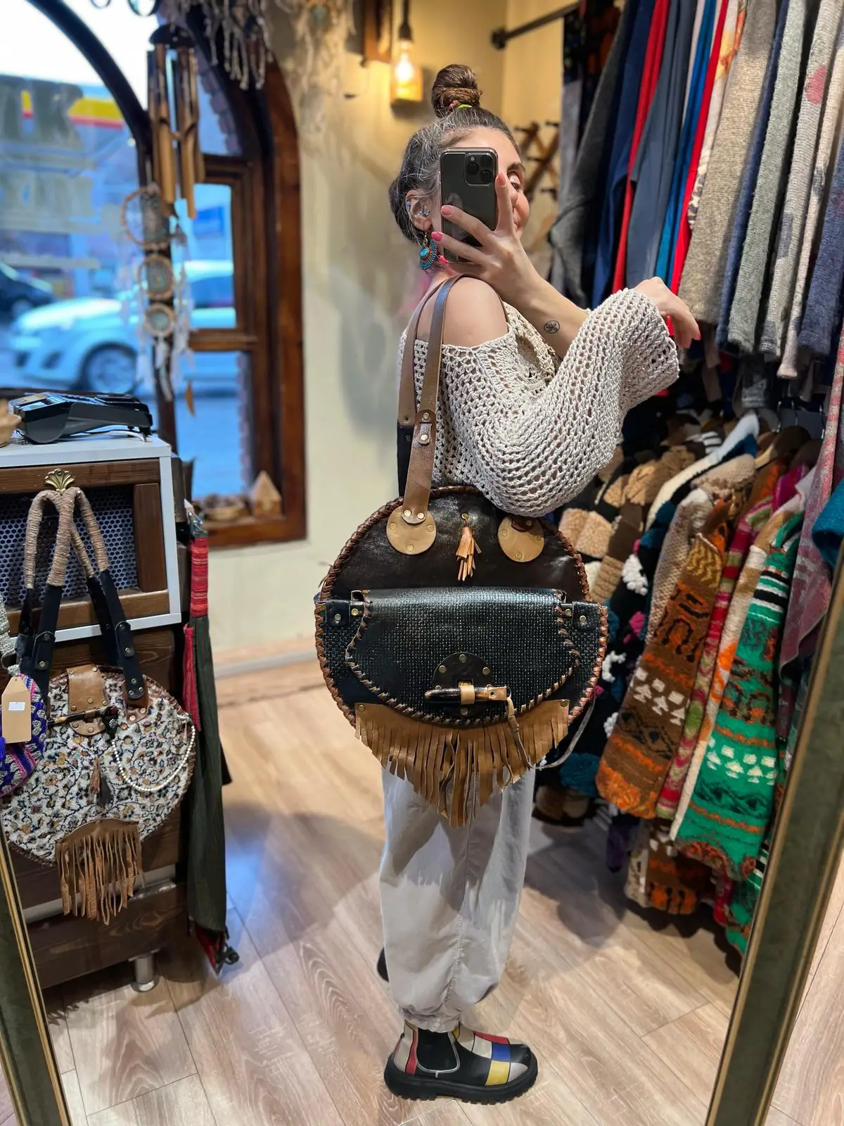 Yuvarlak Tasarım Kol Çantası