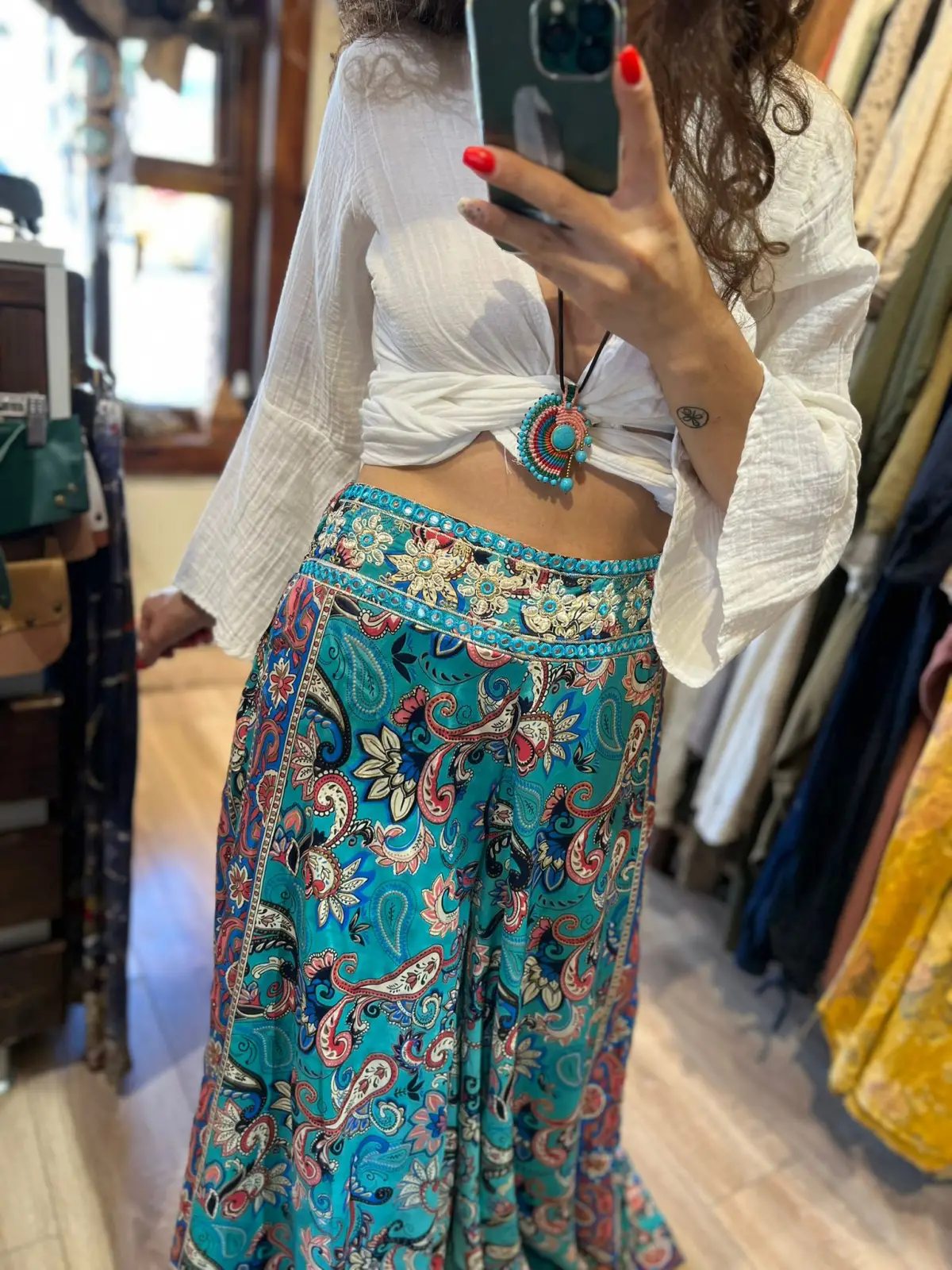 Beli İşli İpek Desenli Pantolon