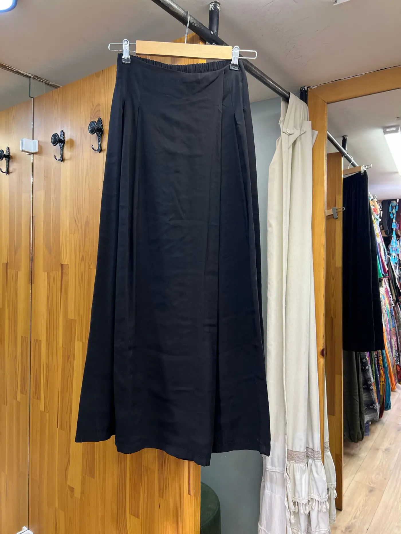 Lal Pantolon