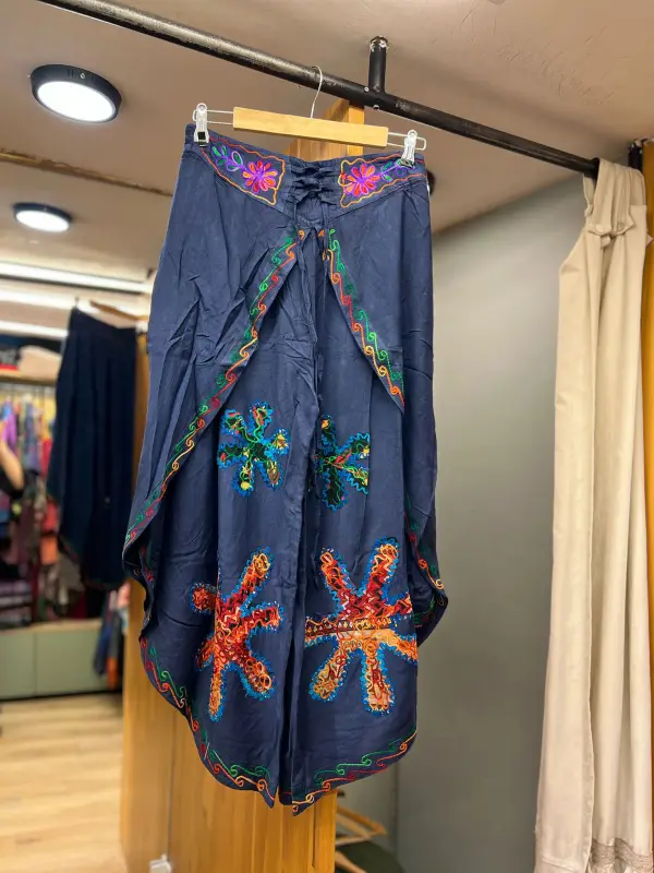 İşlemeli Ari Pantalon