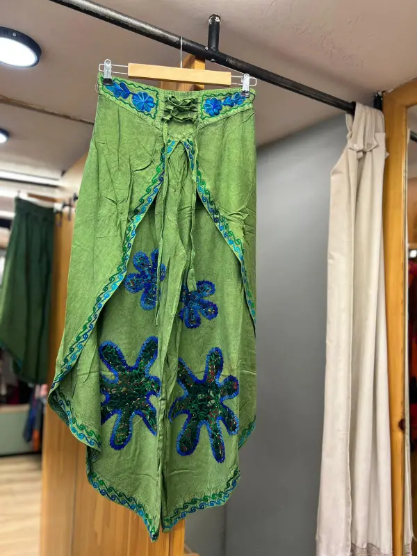 İşlemeli Ari Pantalon