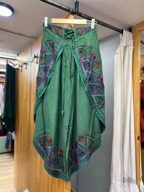 İşlemeli Ari Pantalon