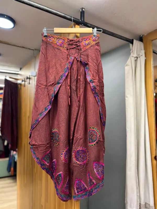 İşlemeli Ari Pantalon