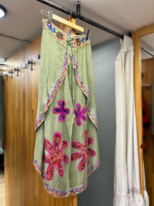 İşlemeli Ari Pantalon