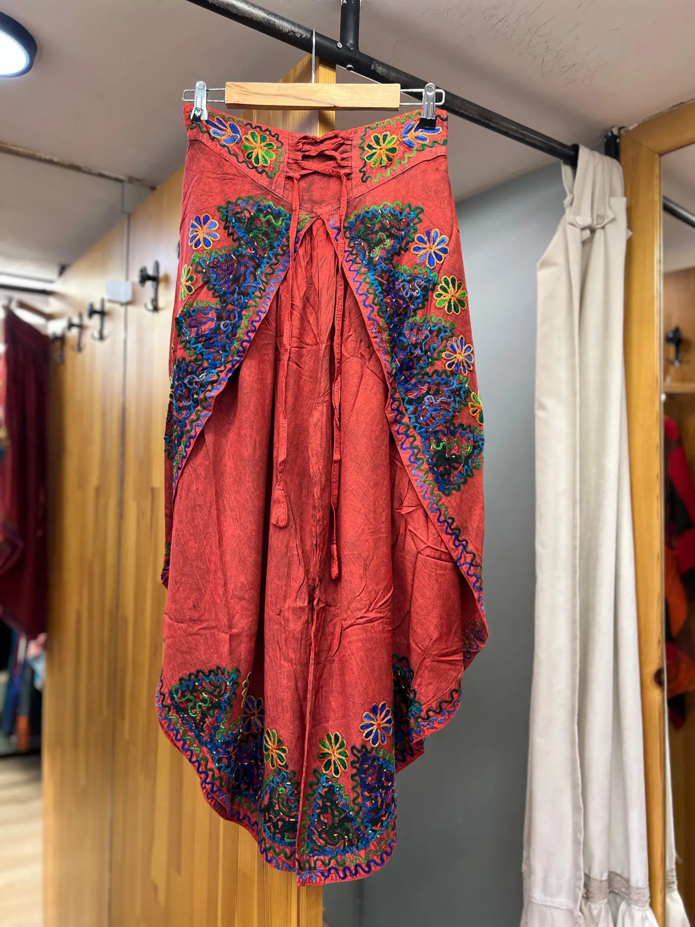 İşlemeli Ari Pantalon