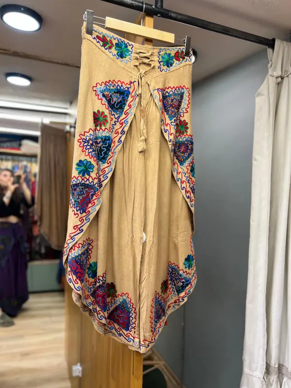 İşlemeli Ari Pantalon