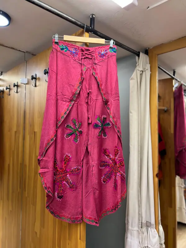 İşlemeli Ari Pantalon