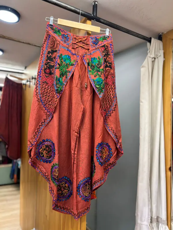 İşlemeli Ari Pantalon