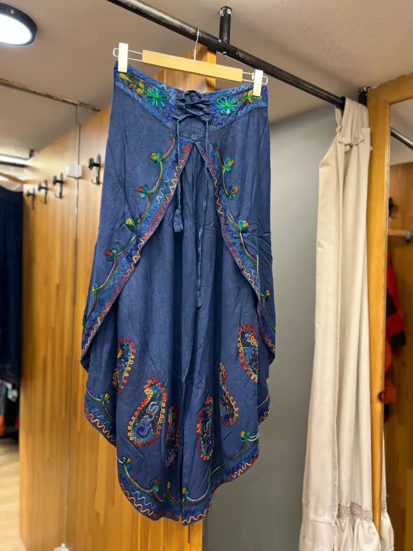 İşlemeli Ari Pantalon