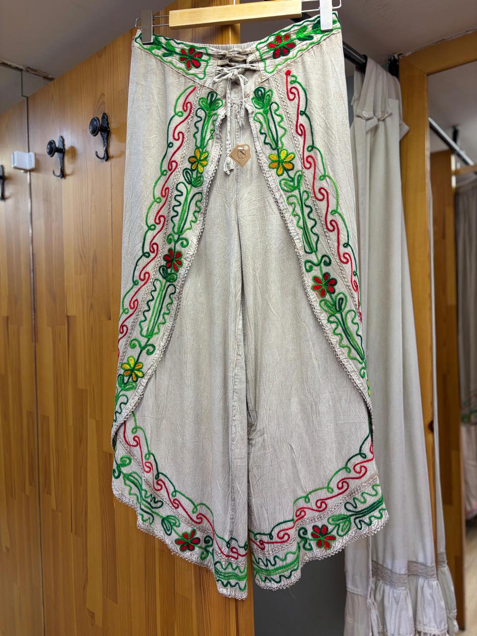 İşlemeli Desenli Pantolon