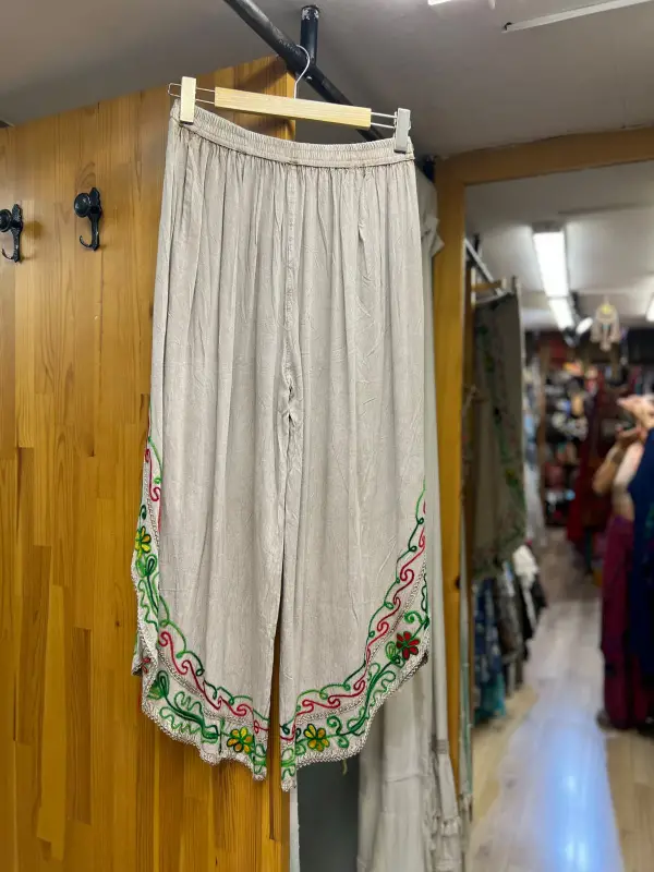 İşlemeli Desenli Pantolon