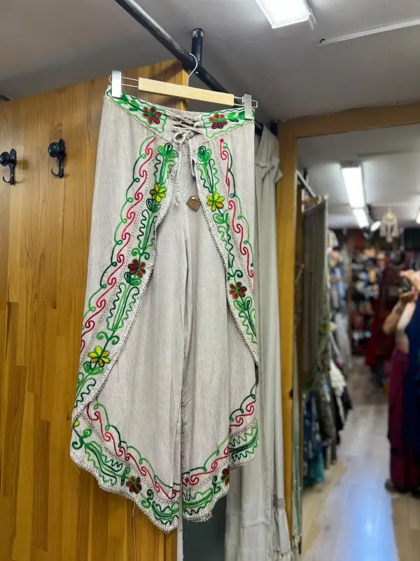 İşlemeli Desenli Pantolon