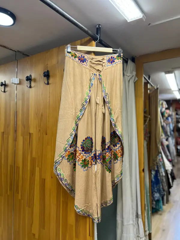 İşlemeli Desenli Pantolon